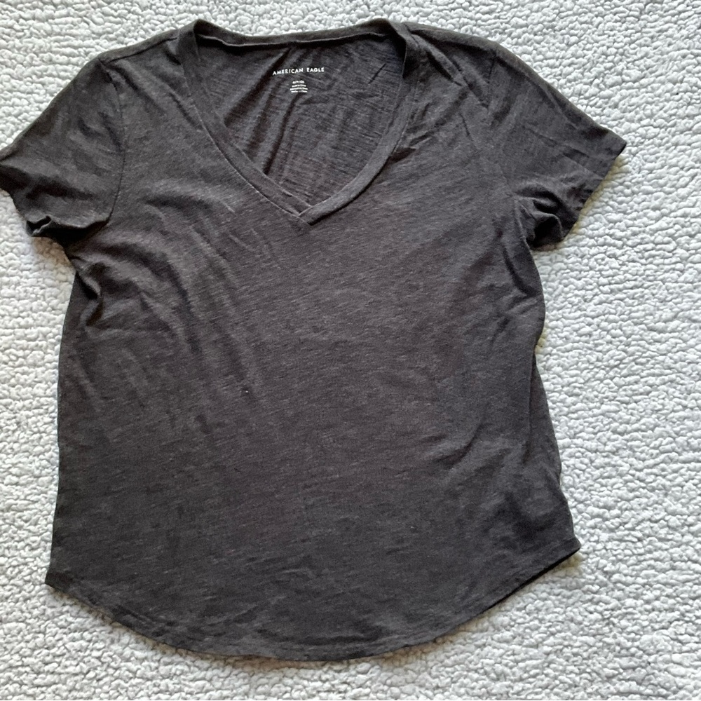 American Eagle v-neck